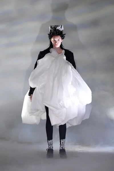 Look 19